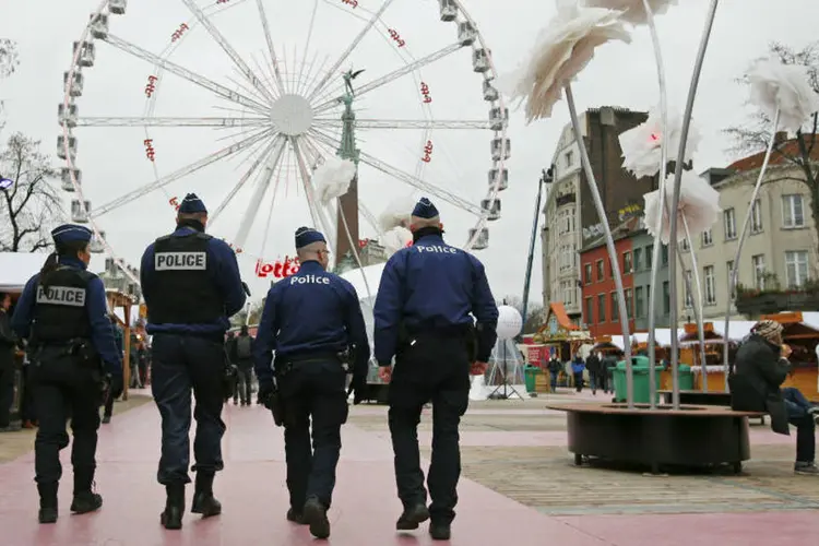 Bruxelas: uma pessoa armada estava mantendo cerca de 15 pessoas reféns em um mercado (Reuters)