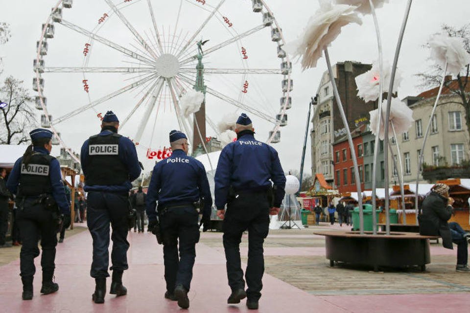 Pessoa armada mantém cerca de 15 reféns em Bruxelas, diz polícia