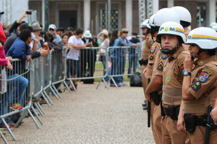 
	Cord&atilde;o policial em Curitiba (PR): conflito resultou em pelo menos 170 manifestantes feridos
 (Tiquinho/ Mandato Requião Filho/APP Sindicato/Fotos Pùblicas)