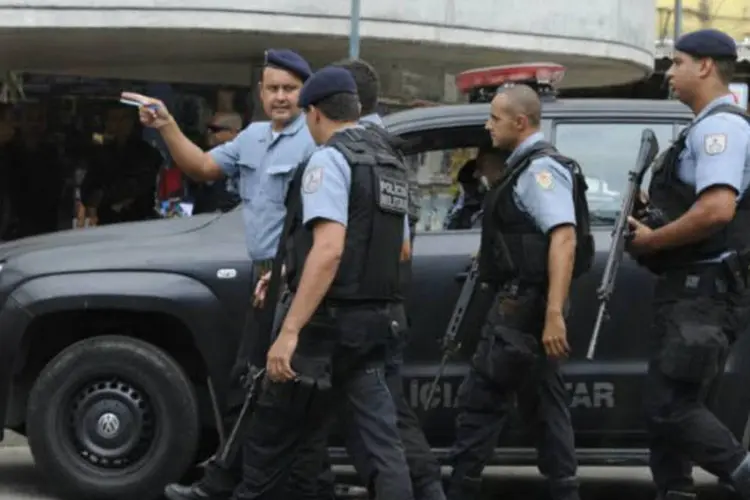 
	Policiais militares do Rio de Janeiro: o&nbsp;total de roubos em maio chegou a 13.967, aumento de 30,6%
 (Tânia Rêgo/ABr)