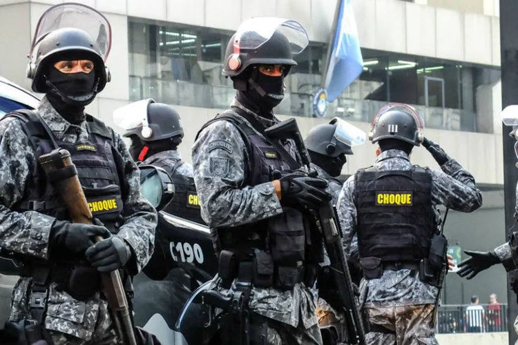 
	Policiais em S&atilde;o Paulo: ao todo, foram feitos 14.405 registros de roubo na capital paulista em mar&ccedil;o, ante 14.217 no mesmo m&ecirc;s de 2015
 (Rafael Neddermeyer/ Fotos Públicas)