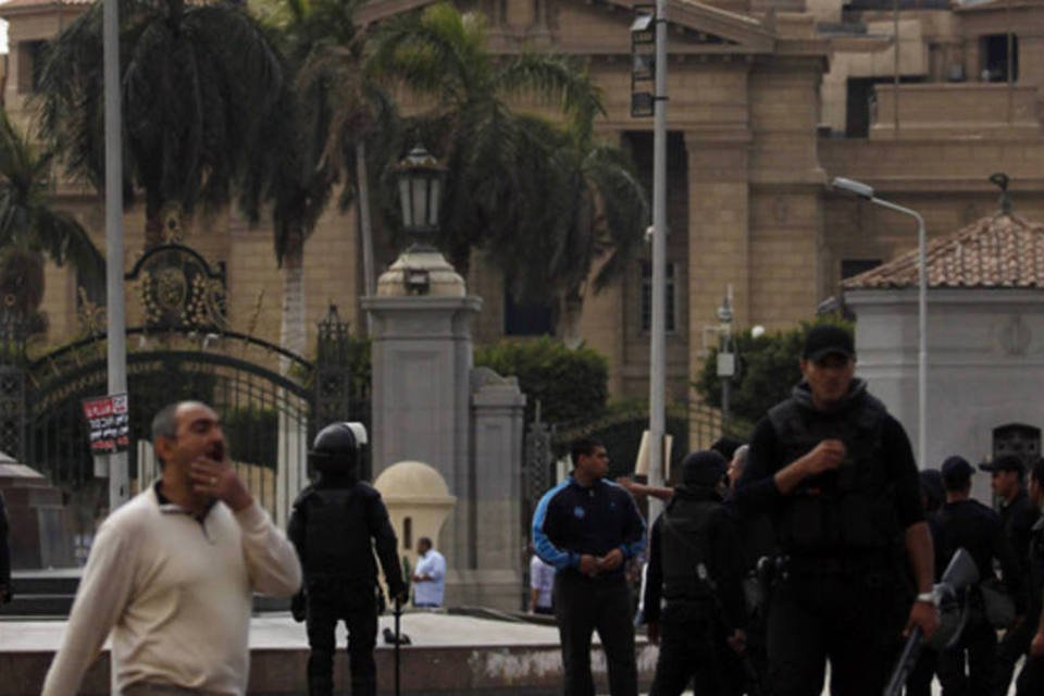 Enfrentamentos na Universidade do Cairo deixam um morto