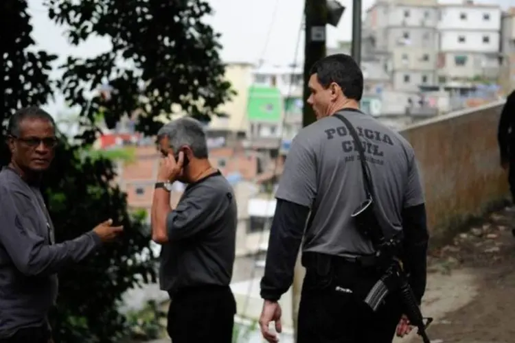 
	Policiais civis do RJ:&nbsp;principal reivindica&ccedil;&atilde;o &eacute; a incorpora&ccedil;&atilde;o de gratifica&ccedil;&otilde;es ao sal&aacute;rio
 (Agência Brasil)