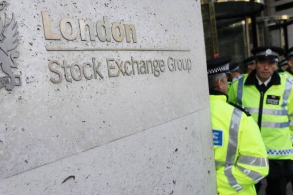 Manifestantes barram a entrada da bolsa de Londres