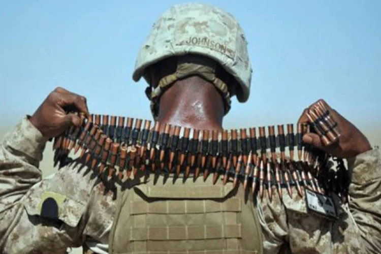 Fuzileiro naval americano participa de treinameno na província de Helmand: quatro policiais morreram nessa província quando tentavam desativar uma bomba (Adek Berry/AFP)