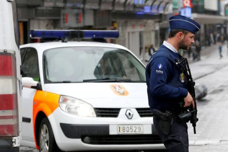 
	Pol&iacute;cia: A parte do pr&eacute;dio onde a carta foi aberta est&aacute; sob quarentena, depois de ser acionado o primeiro alarme
 (Francois Lenoir / Reuters)