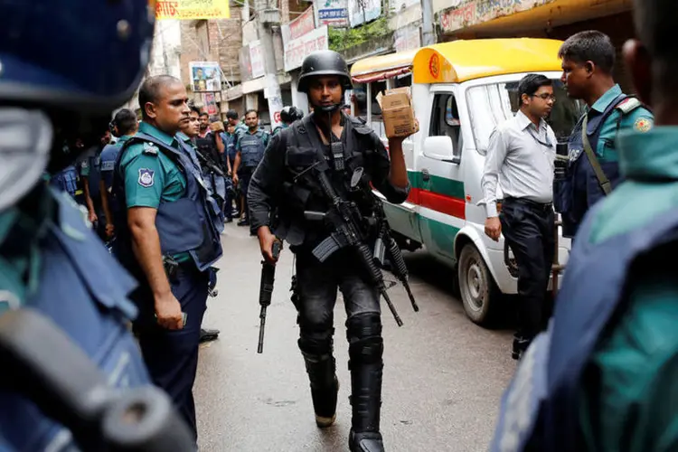 
	Pol&iacute;cia em Daca: Shahzad Rouf, de origem bengalesa, morreu na ter&ccedil;a-feira em uma opera&ccedil;&atilde;o contra um lugar onde se refugiavam os islamitas
 (Mohammad Ponir Hossain/Reuters)