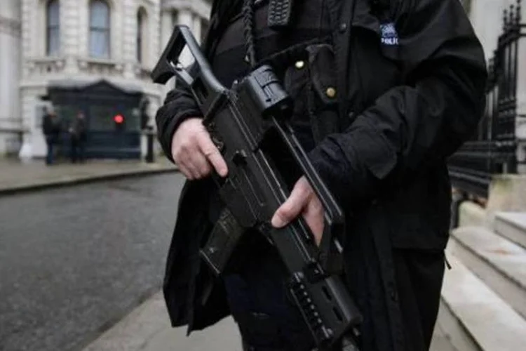 Londres: "Os detidos informaram sobre seus planos de viajar com o objetivo de se unirem a uma organização proibida", indicou a nota (Leon Neal/AFP)