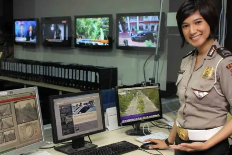 Policial da Polícia Nacional da Indonésia: no país, todas as mulheres que ingressam na força policial são submetidas a testes para comprovar virgindade (The Speaker/Flickr/Creative Commons)