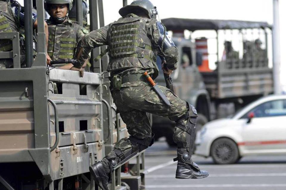 Após dez dias, Exército deixa cidades baianas