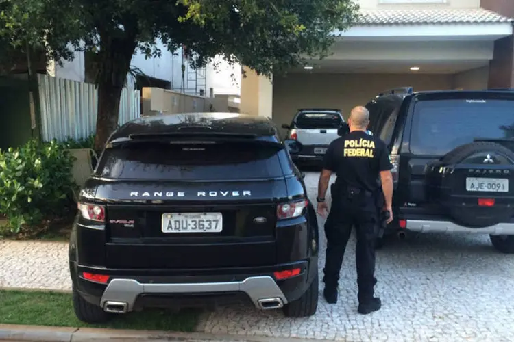 
	Policias na 11&ordf; fase da Opera&ccedil;&atilde;o Lava Jato
 (Polícia Federal de Curitiba)