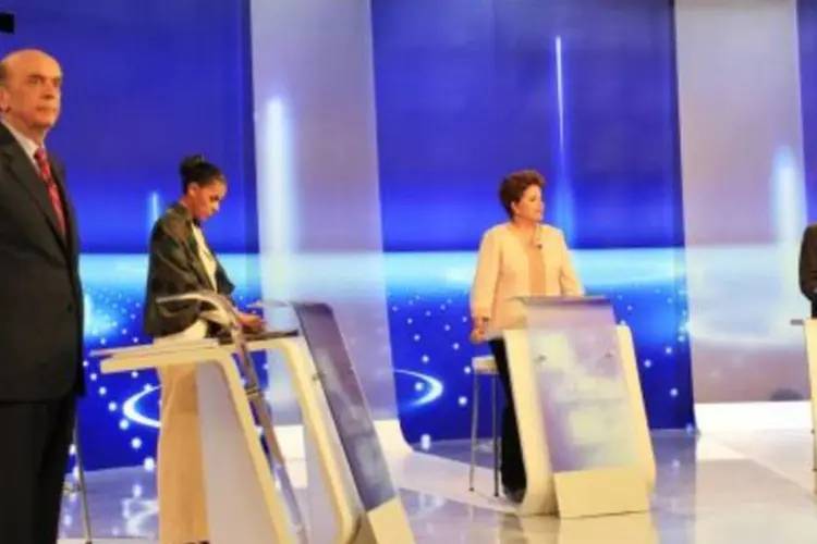 Candidatos durante o debate da Rede Globo: confronto morno (.)