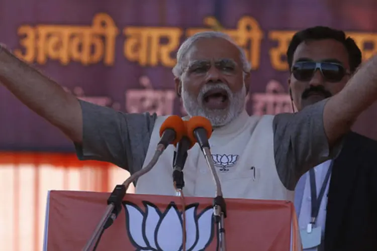 Nacionalista hindu Narendra Modi, candidato ao cargo de primeiro-ministro pelo principal partido de oposição, Bharatiya Janata, faz comício em Gurgaon, nos arredores de Nova Délhi, na Índia (Adnan Abidi/Reuters)