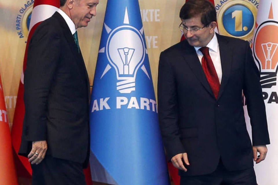 Novo presidente da Turquia nega que mandará no premiê