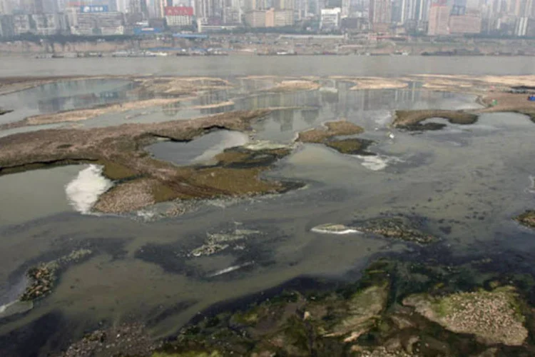 
	Rio Yangtz&eacute;, na China: polui&ccedil;&atilde;o dos rios e do solo afeta qualidade das &aacute;guas subterr&acirc;neas
 (Getty Images/ China Photos / Stringer)