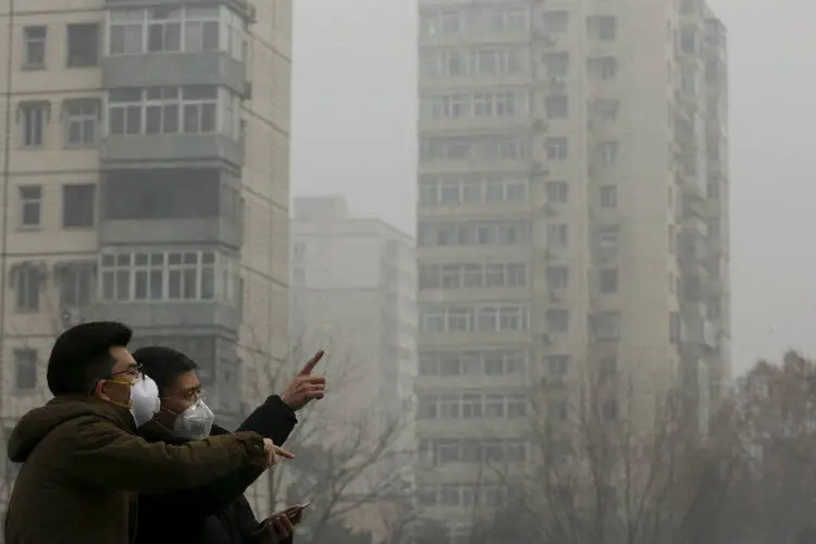 
	Polui&ccedil;&atilde;o em Pequim: a produ&ccedil;&atilde;o de petr&oacute;leo chinesa dever&aacute; subir para 220 milh&otilde;es de toneladas, ou 4,4 milh&otilde;es de bpd, mesmo com pre&ccedil;os pr&oacute;ximos de m&iacute;nimas de 11 anos.
 (Kim Kyung-Hoon/Reuters)