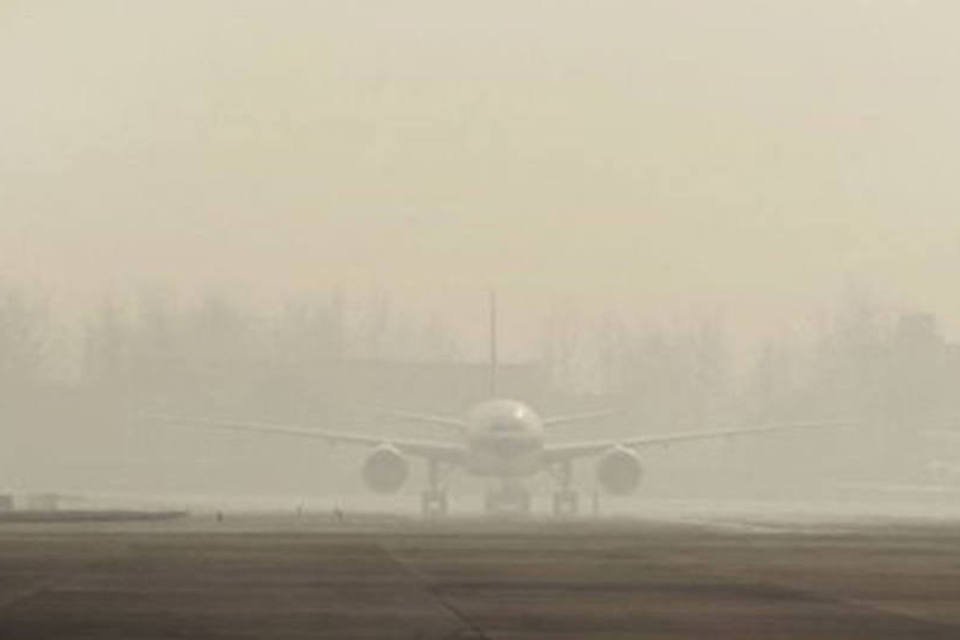 Pequim registra recorde da poluição e voos são suspensos