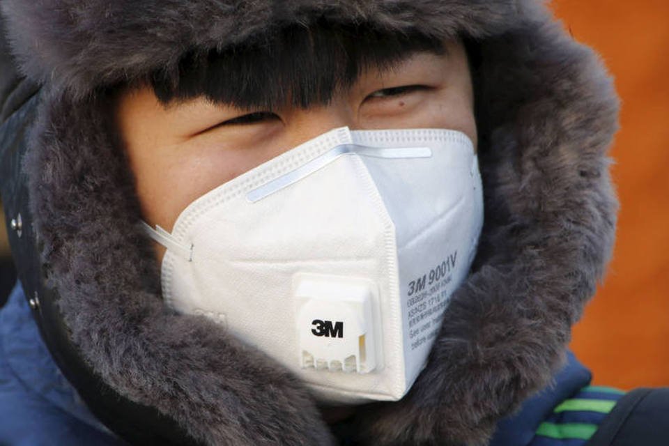 Quatro cidades emitem alerta vermelho por poluição na China