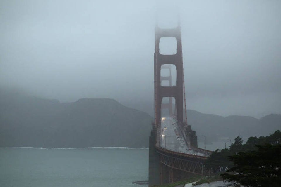 Tempestade avança sobre sul da Califórnia e provoca alerta