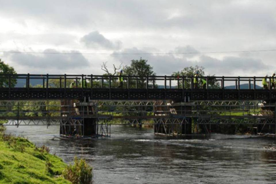 País de Gales constrói ponte com plástico reciclado em apenas 4 dias