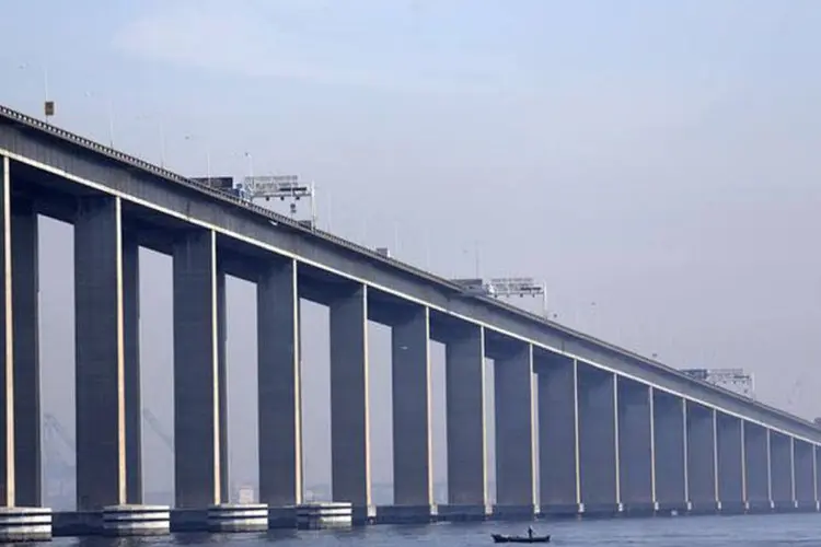 Ponte Rio-Niterói: assaltante se entregou e foi preso sem ferir ninguém (Ricardo Moraes/Reuters)