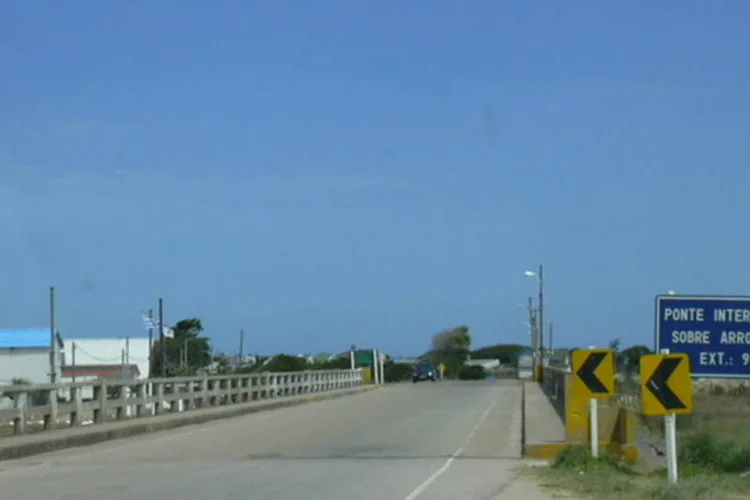 Ponte na fronteira entre Brasil e Uruguai: na reunião é discutido o desenvolvimento do Projeto Itinerário Cultural das Missões Jesuíticas Guaranis, Moxos e Chiquitos no Mercosul (Dantadd/ Wikimedia Commons)