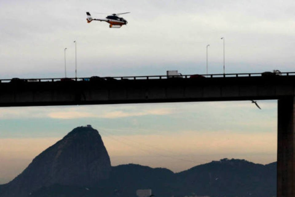 Mulher sobrevive à queda de 35 metros da Ponte Rio-Niterói