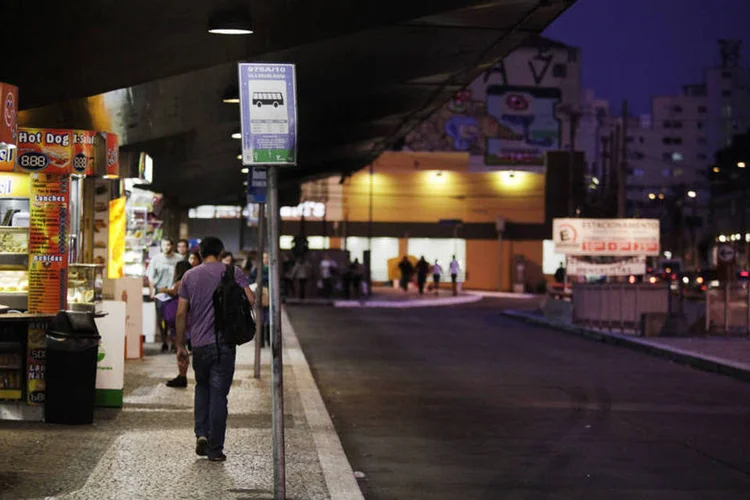 Pontos de ônibus e terminais vazios, por conta da greve de motoristas e cobradores em São Paulo (Oswaldo Corneti/Reprodução)