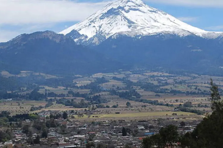 O Vulcão Popocatépetl está localizado na periferia da Cidade do México e há várias semanas sua atividade tem sido elevada (Alejandro Linares Garcia/AFP)