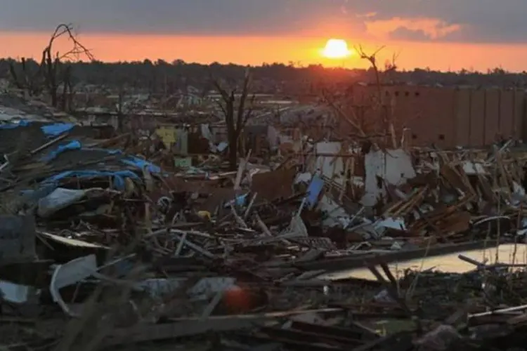Vista da destruição causada por um tornado em Joplin, EUA (Joe Raedle/Getty Images)