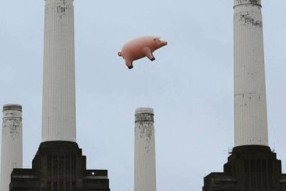 Porco inflável sobrevoa Londres no lançamento da antologia do Pink Floyd
