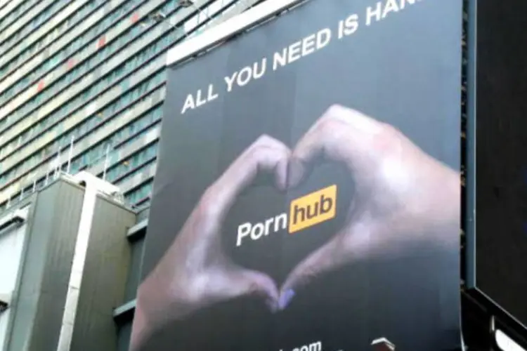Anúncio do Pornhub em Nova York: mesmo comportado, outdoor foi retirado (Reprodução)