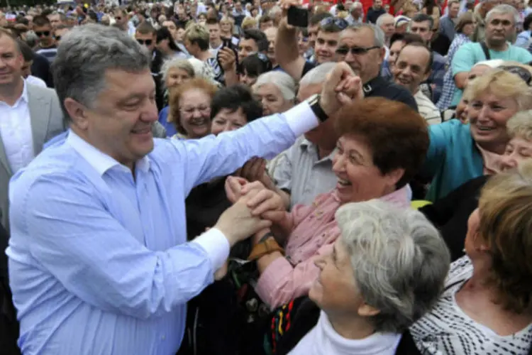 
	Poroshenko: ele &eacute; favorito &agrave;s elei&ccedil;&otilde;es, principalmente por ter patrocinado protestos
 (Mykola Lazarenko/Pool/Reuters)