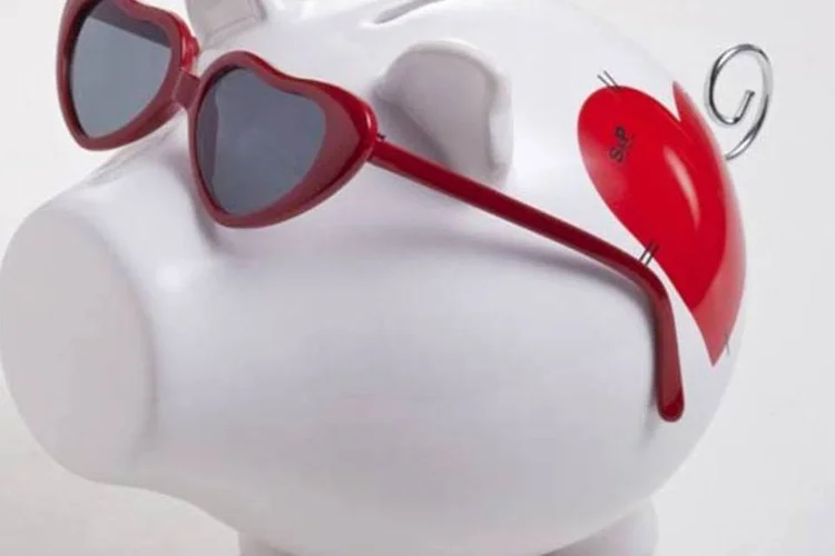Porquinho: pais erram muito na hora de pagar mesada para os filhos (VEJA)