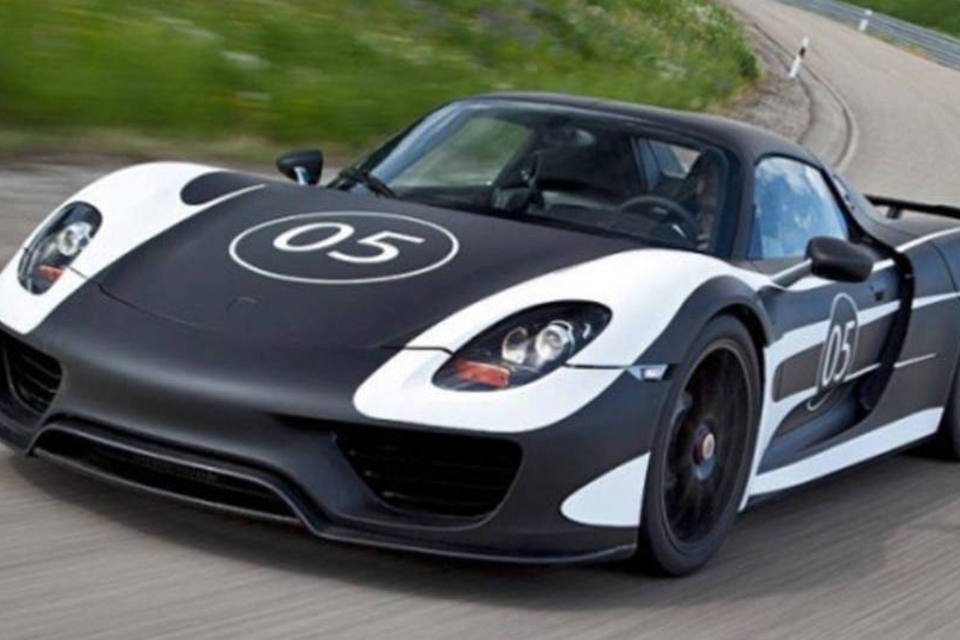 Porsche cria carro de luxo com sistema híbrido