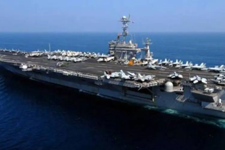 Segundo comunicado, 'os movimentos dos porta-aviões no Golfo Pérsico e no Estreito de Ormuz - via estratégica para o trânsito marítimo do petróleo - respondem a um compromisso militar americano de longa data' (AFP/Arquivo / Ronald Reeves)