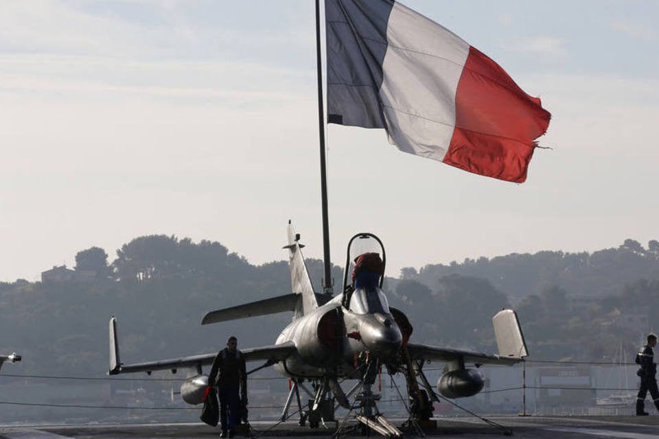 Porta-aviões francês realiza 1ª missão sobre Síria e Iraque