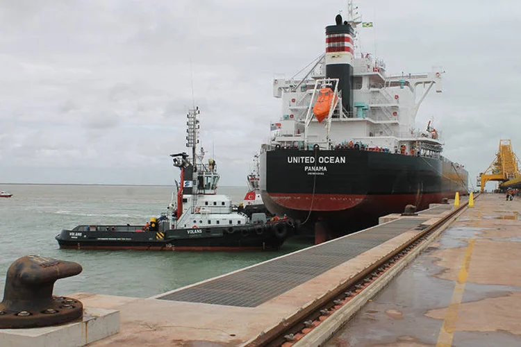 
	Terceiro embarque de min&eacute;rio no Porto do A&ccedil;u: uma nova batimetria est&aacute; em curso para que o porto possa receber embarca&ccedil;&otilde;es maiores
 (Divulgação/Prumo Logística)