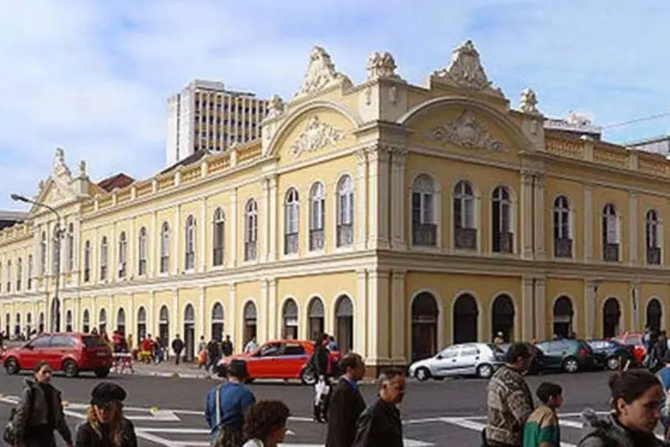 
	Em Porto Alegre, a prefeitura reajustou a tarifa de R$ 2,85 para R$ 3,05 no dia 22 de mar&ccedil;o, mas voltou ao valor anterior em 5 de abril, por decis&atilde;o da Justi&ccedil;a
 (Wikimedia Commons)