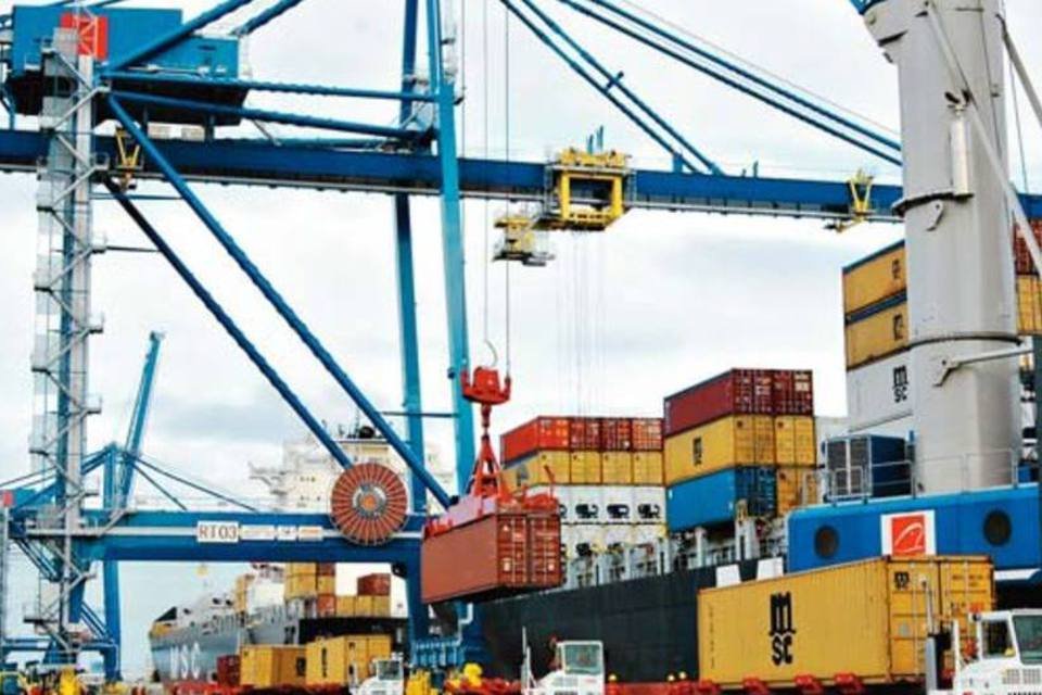 Entrada com privilégio: em portos como o de Navegantes, em Santa Catarina, produtos importados são favorecidos com imposto reduzido (Ildefonso Filho/EXAME.com)
