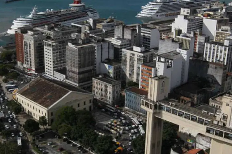 
	Porto de Salvador, na Bahia:&nbsp;de acordo com o plano previsto, se espera um aumento na receita de US$ 14,2 bilh&otilde;es em 2011 a US$ 18,4 bilh&otilde;es em 2014
 (Wikimedia Commons)