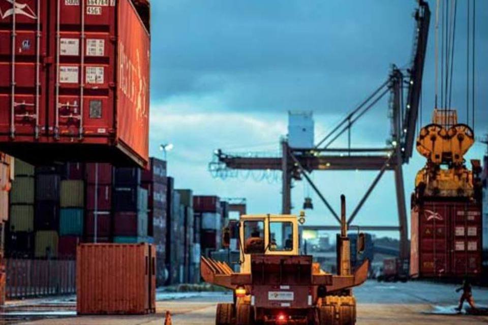 Exportações reduzem déficit comercial da zona do euro