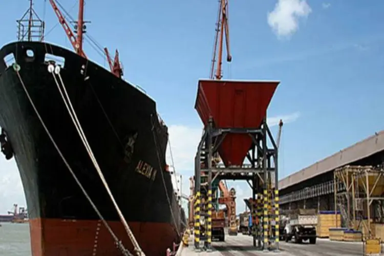 
	Porto de Itaqui, no Maranh&atilde;o: exporta&ccedil;&otilde;es de soja devem atingir 2,2 milh&otilde;es de toneladas no Brasil em 2014
 (Divulgação/Divulgação)