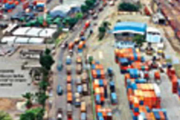Congestionamento de caminhões em Santos: cartão-postal do colapso logístico nacional (--- [])