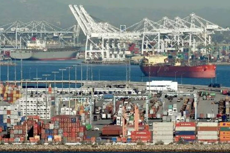 Porto de Los Angeles: déficit da balança comercial foi de 51,4 bilhões de dólares em dados corrigidos por variações sazonais (Mark Ralston/AFP)
