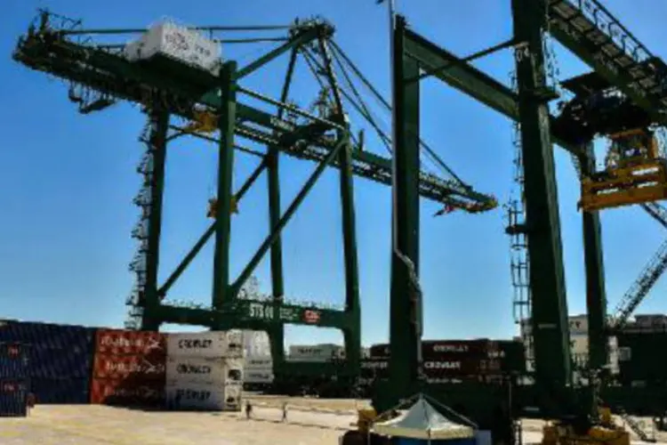 
	Imagem do porto cubano de Mariel: obras de moderniza&ccedil;&atilde;o do Porto de Mariel e sua estrutura log&iacute;stica exigiram investimentos de US$ 957 milh&otilde;es
 (Adalberto Roque/AFP)