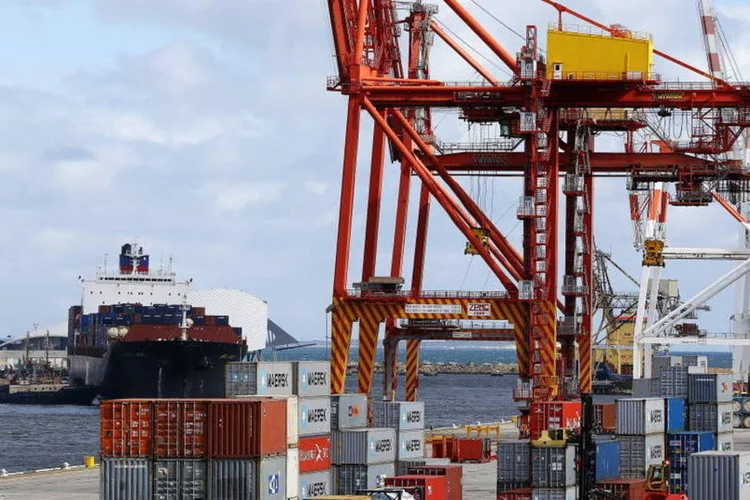
	Porto em Perth, na Austr&aacute;lia: volume de exporta&ccedil;&otilde;es no setor de minera&ccedil;&atilde;o para mercados como a China &nbsp;est&aacute; crescendo fortemente
 (Sergio Dionisio/Bloomberg)