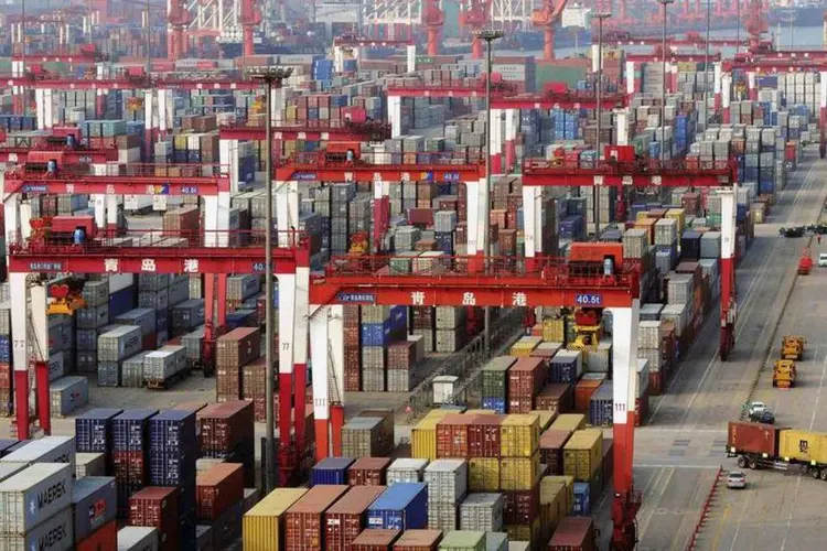Porto de Qingdao, na China: portões principais da zona do entreposto aduaneiro de Dagang estavam fechados (China Stringer Network/Reuters)