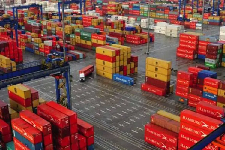 Porto de Santos, em São Paulo: Brasil está com saldo positivo na balança comercial (Germano Luders/Exame)