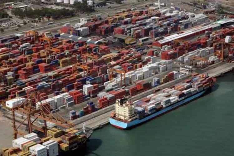Complexo portuário e Industrial de Suape em Recife, capital pernambucana: estado registrou aumento de 2,2% na produção industrial (Laílson Santos/VEJA)